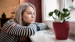 Jak po drobnych nawykach można rozpoznać, że ktoś jest samotny – nawet jeśli sam tego nie powie