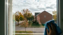 Okna są teraz czystsze niż po sprzątaniu! Moja przyjaciółka, sprzątaczka, podzieliła się ze mną kilkoma prostymi sztuczkami.